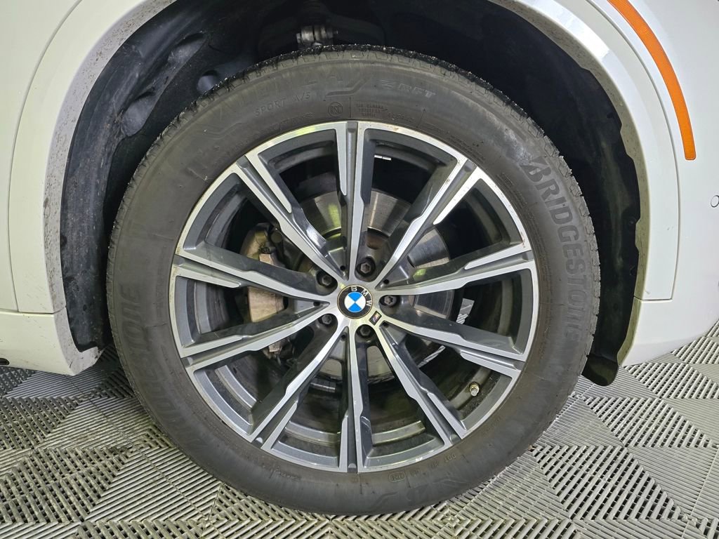 Used 2021 BMW X5 xDrive40i w/ M Sport Package image 2