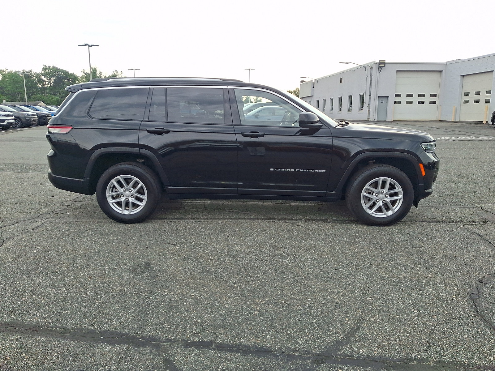 Used 2023 Jeep Grand Cherokee L Laredo w/ Luxury Tech Group I AWD/4WD image 7