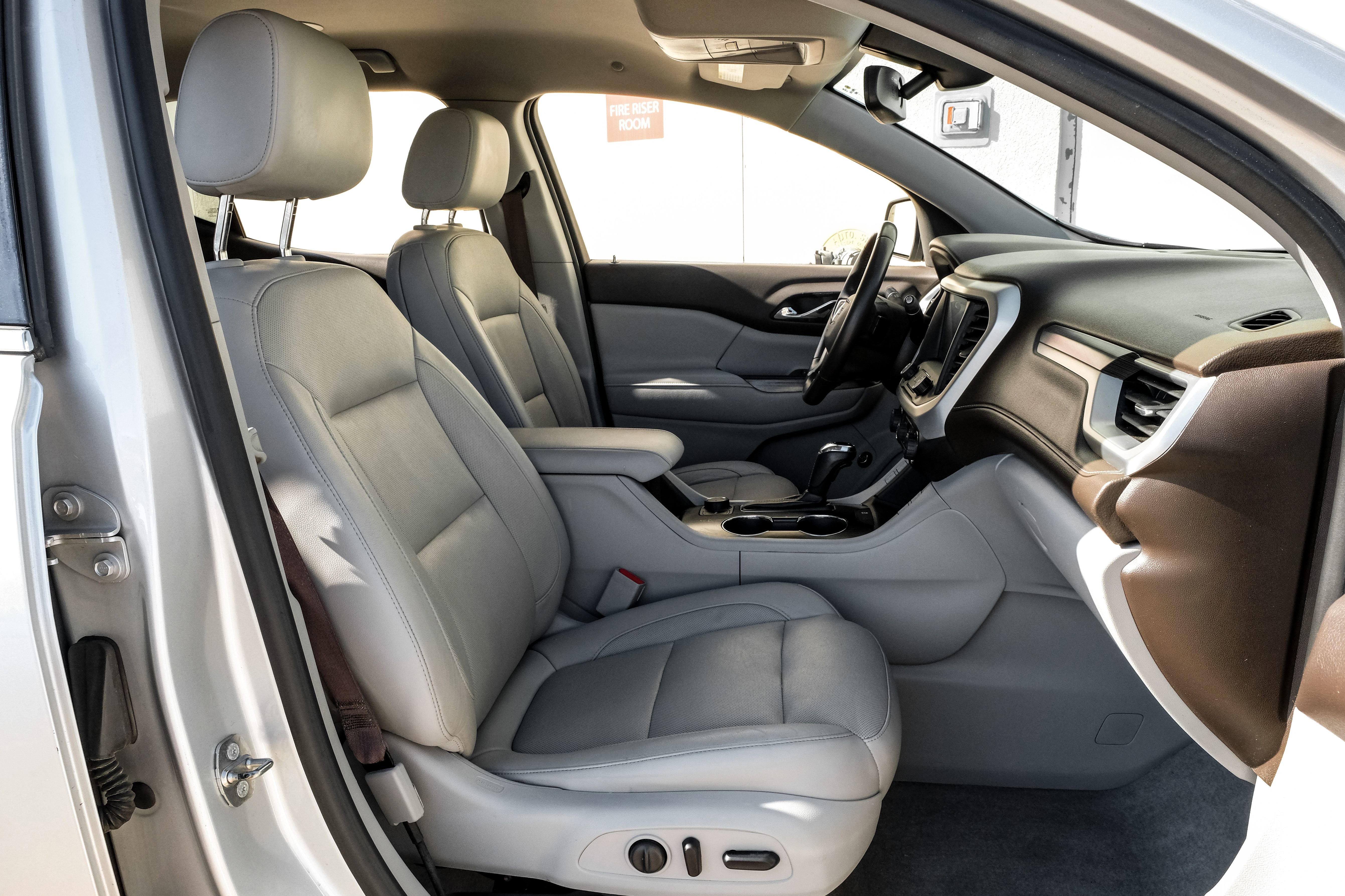 Used 2018 GMC Acadia SLT FWD image 32