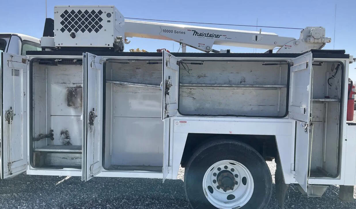 Used 2017 Ford F750 2WD Regular Cab Super Duty image 11