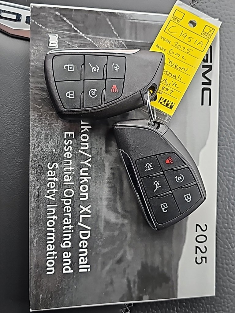 Used 2025 GMC Yukon XL Denali image 29