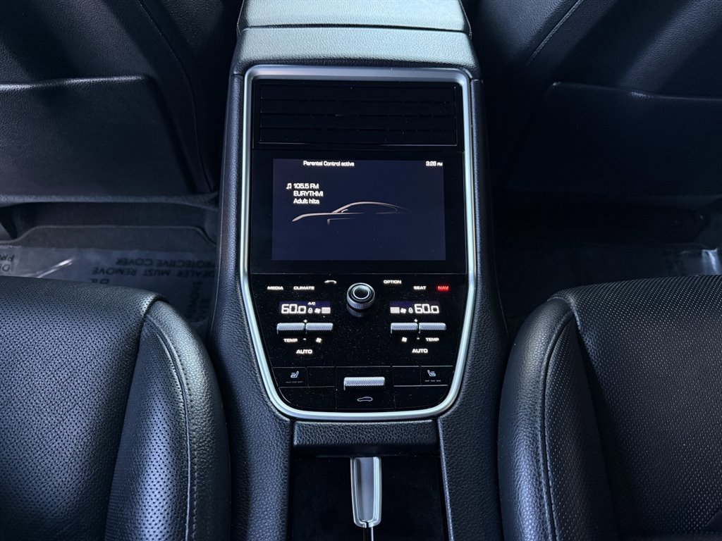 Used 2018 Porsche Panamera 4 image 17