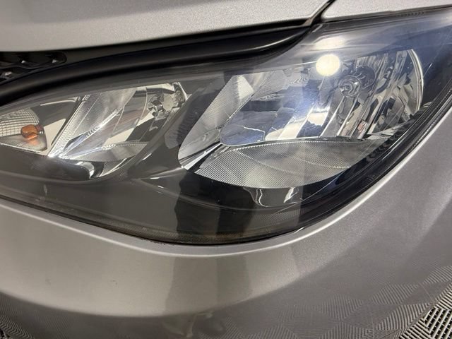 Used 2018 Chrysler Pacifica L FWD image 11