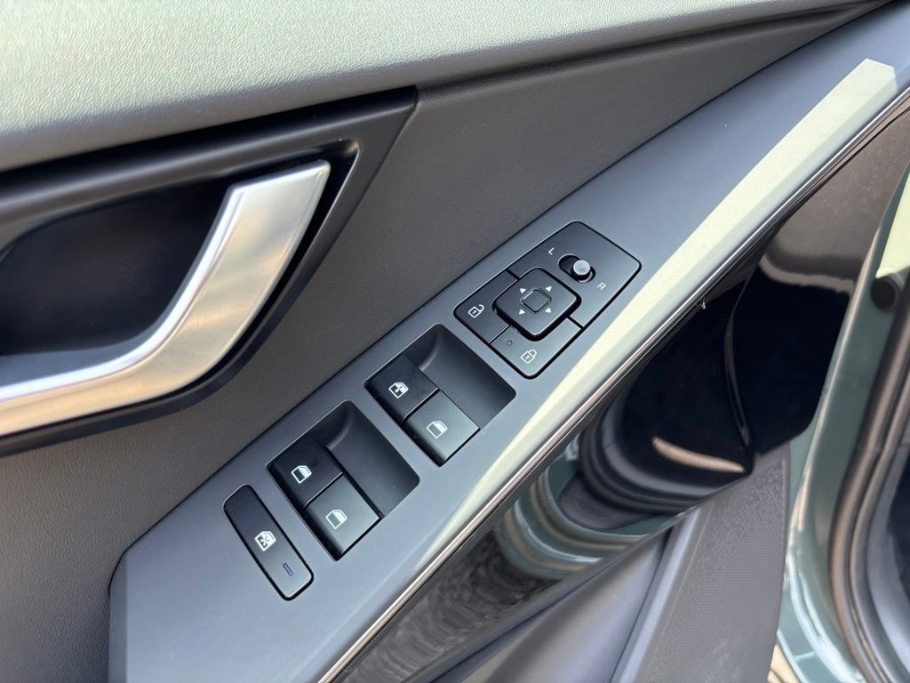 Used 2025 Kia Niro EX w/ EX Cold Weather Package FWD image 24