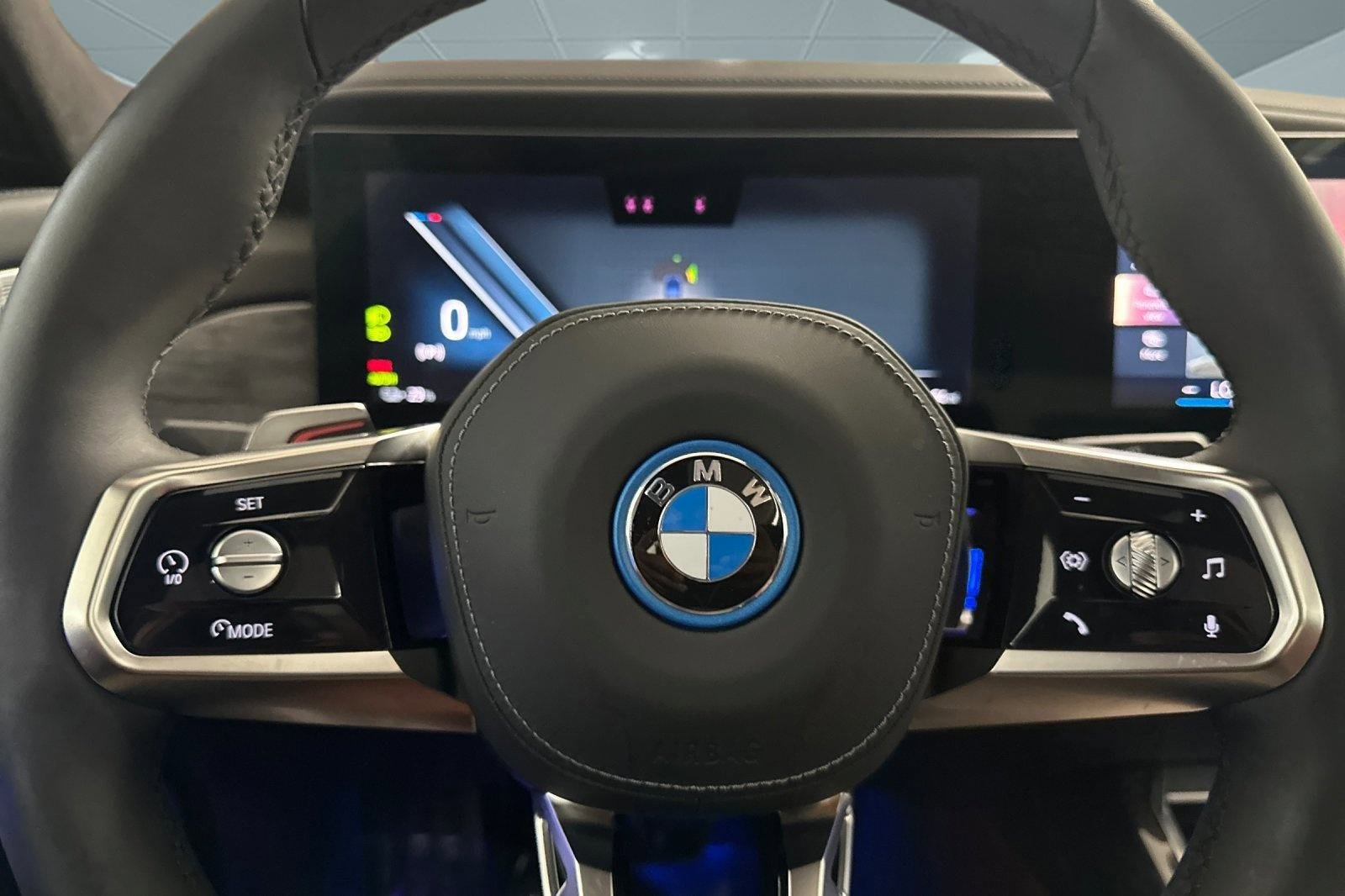 Used 2025 BMW i7 xDrive60 image 18