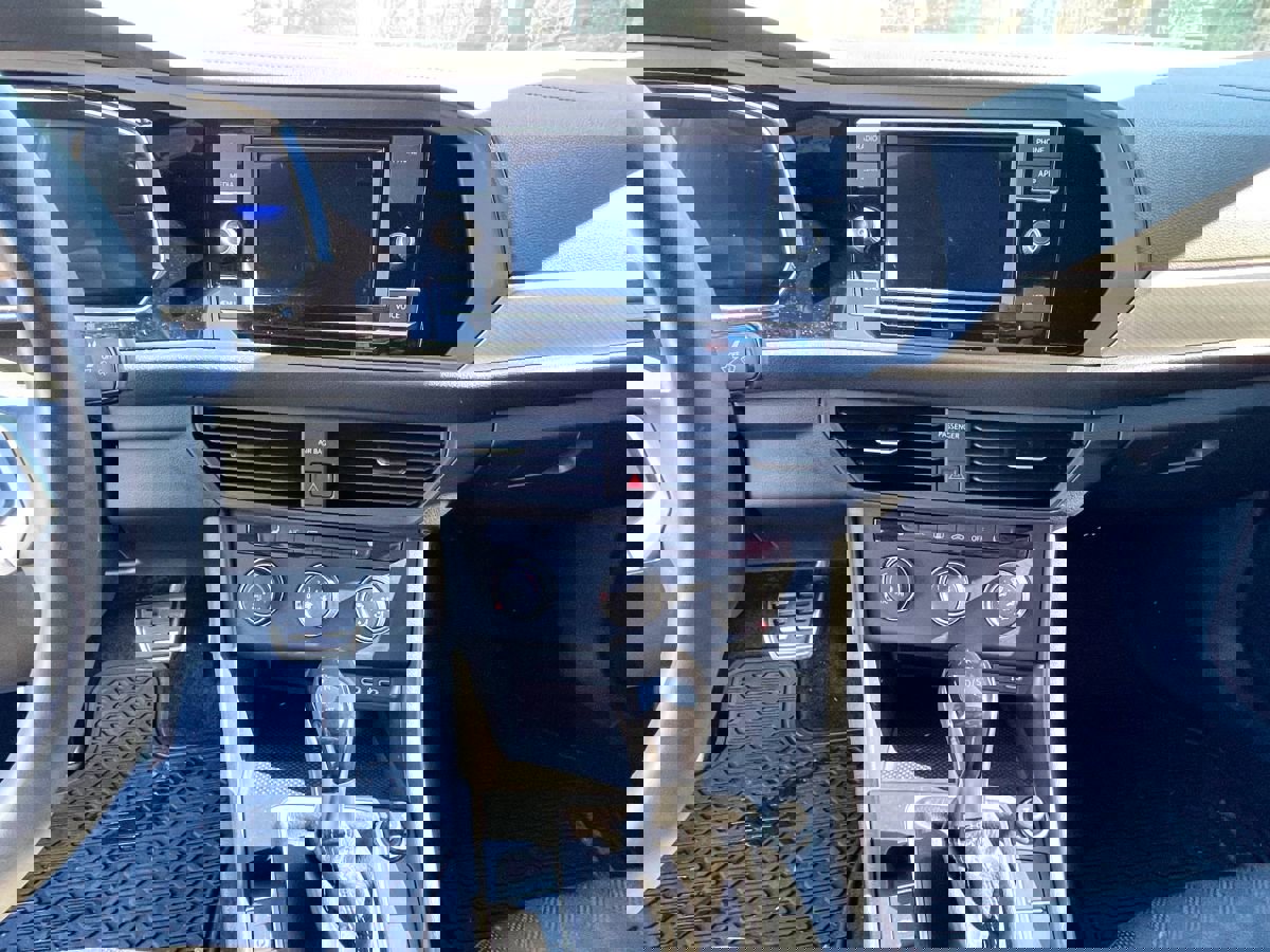 Used 2024 Volkswagen Jetta Sport image 12