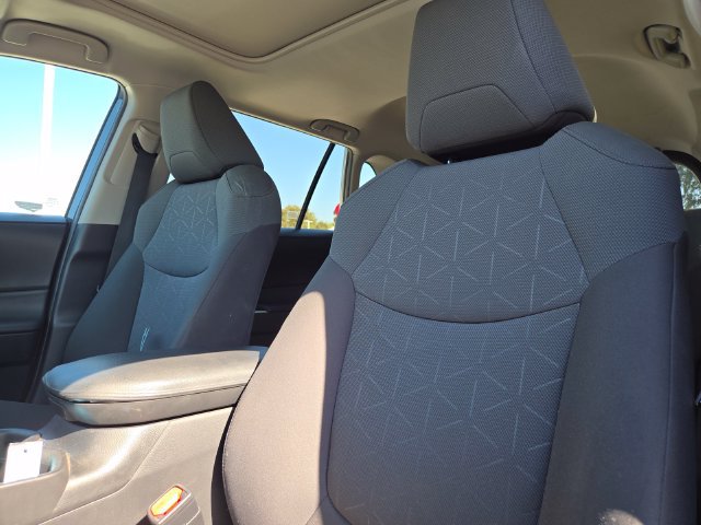 Used 2021 Toyota RAV4 XLE w/ Convenience Package AWD/4WD image 12