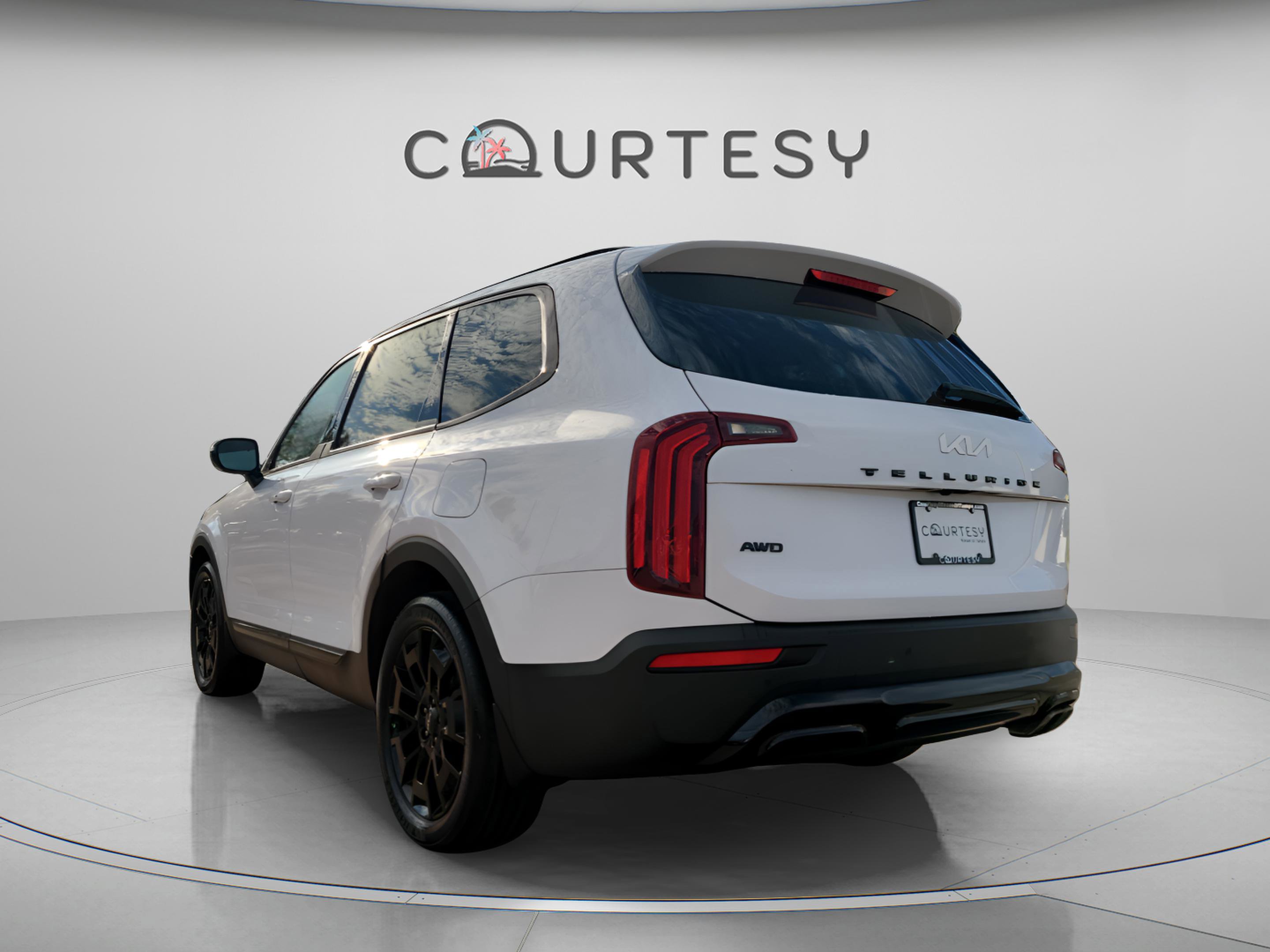 Certified 2022 Kia Telluride SX w/ Nightfall Edition Package image 3