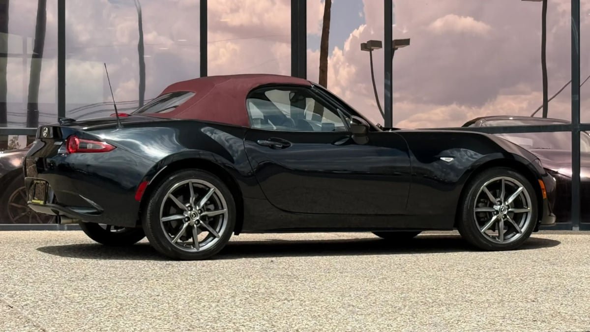Used 2018 MAZDA MX-5 Miata Grand Touring RWD image 17