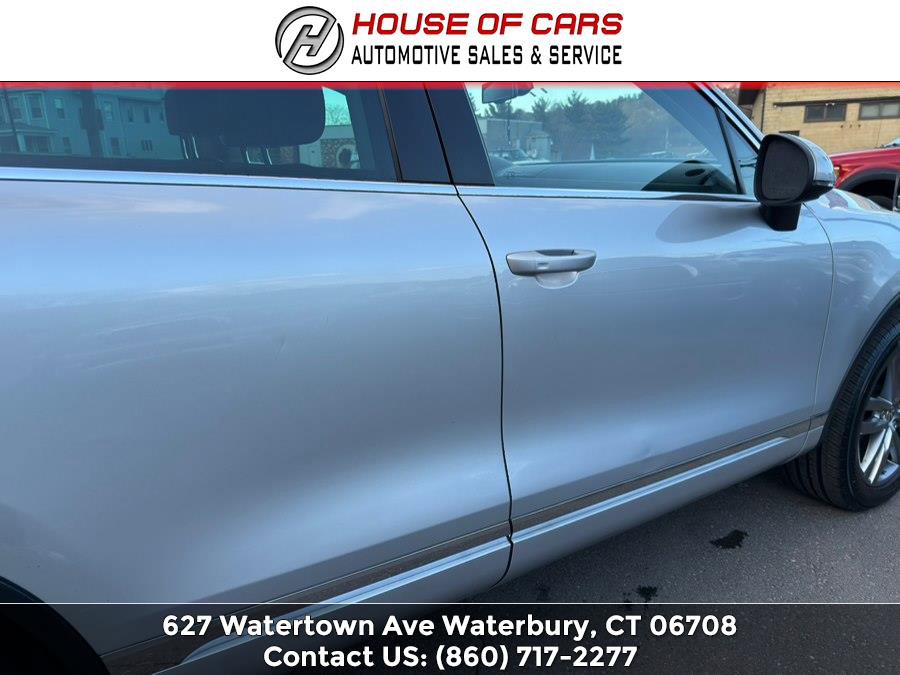 Used 2016 Volkswagen Touareg Sport AWD/4WD image 16