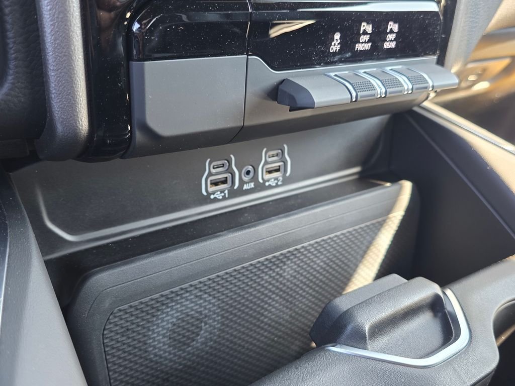 New 2026 RAM 1500 Laramie w/ Sport Appearance Package AWD/4WD image 17
