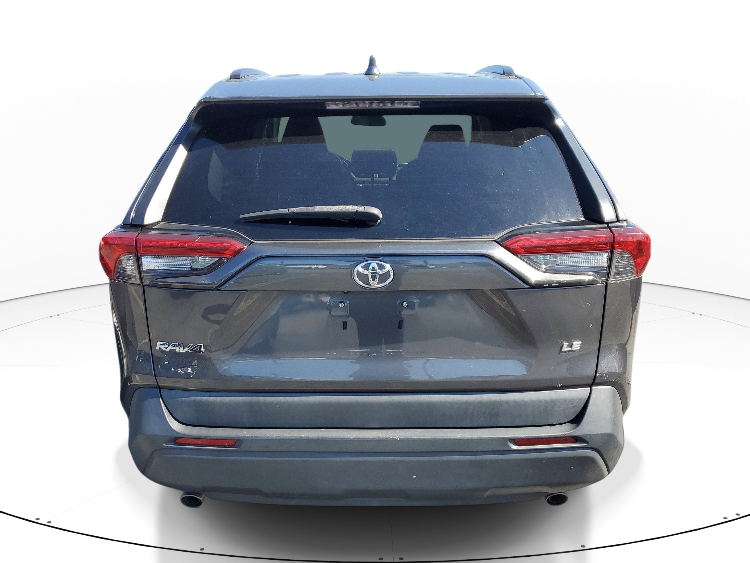 Used 2019 Toyota RAV4 LE image 4