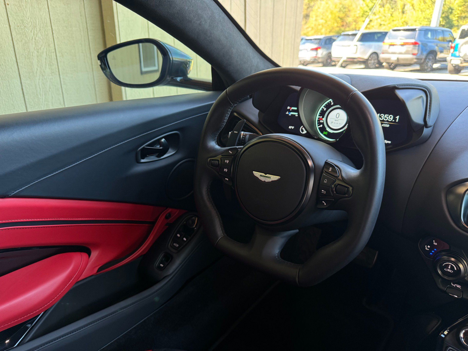 Used 2023 Aston Martin V8 Vantage Roadster RWD image 40