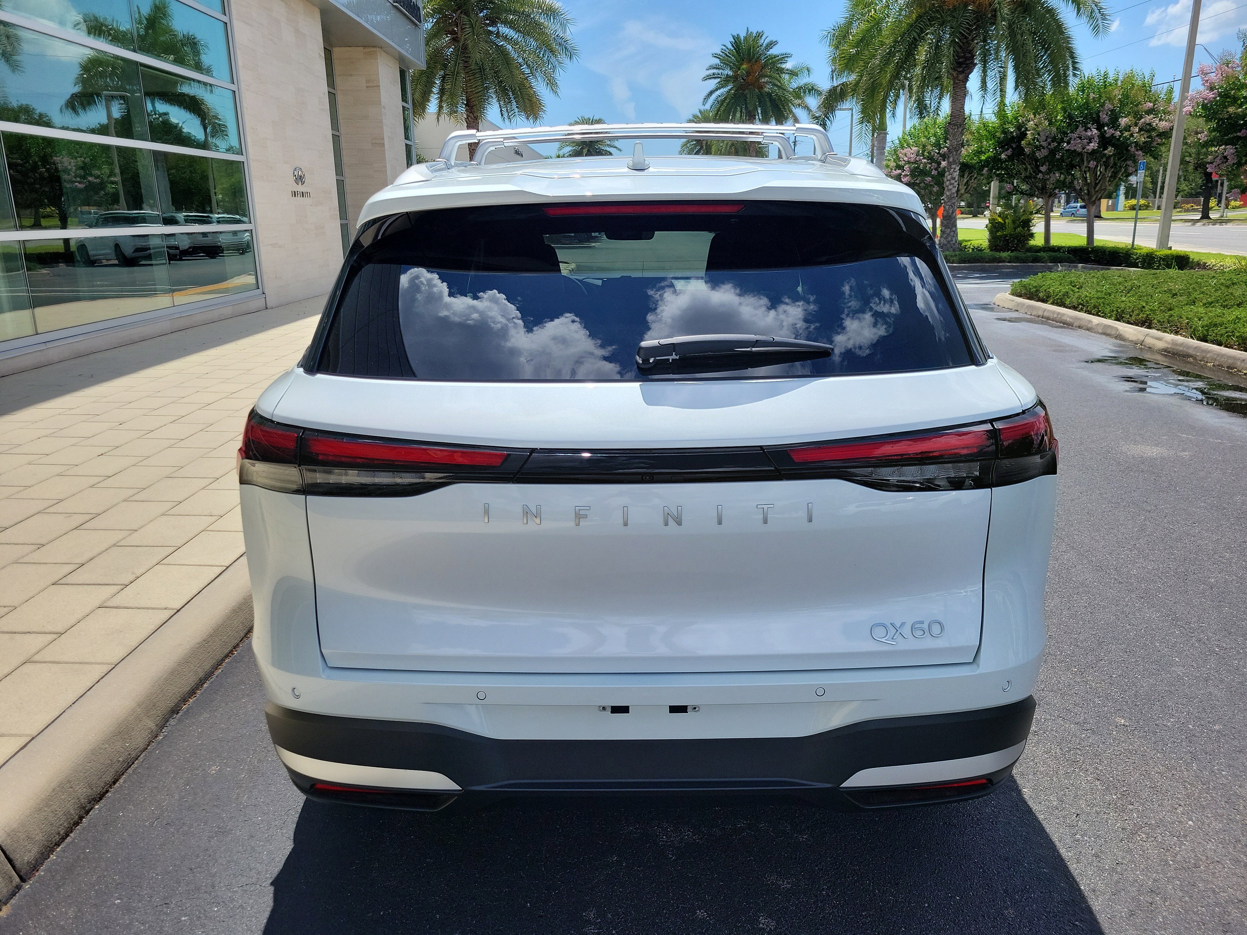 New 2027 INFINITI QX60 Luxe w/ Family Package FWD image 5