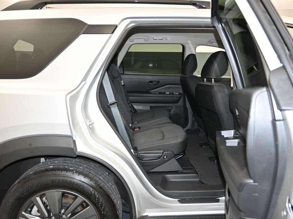 Certified 2024 Nissan Pathfinder SV image 26