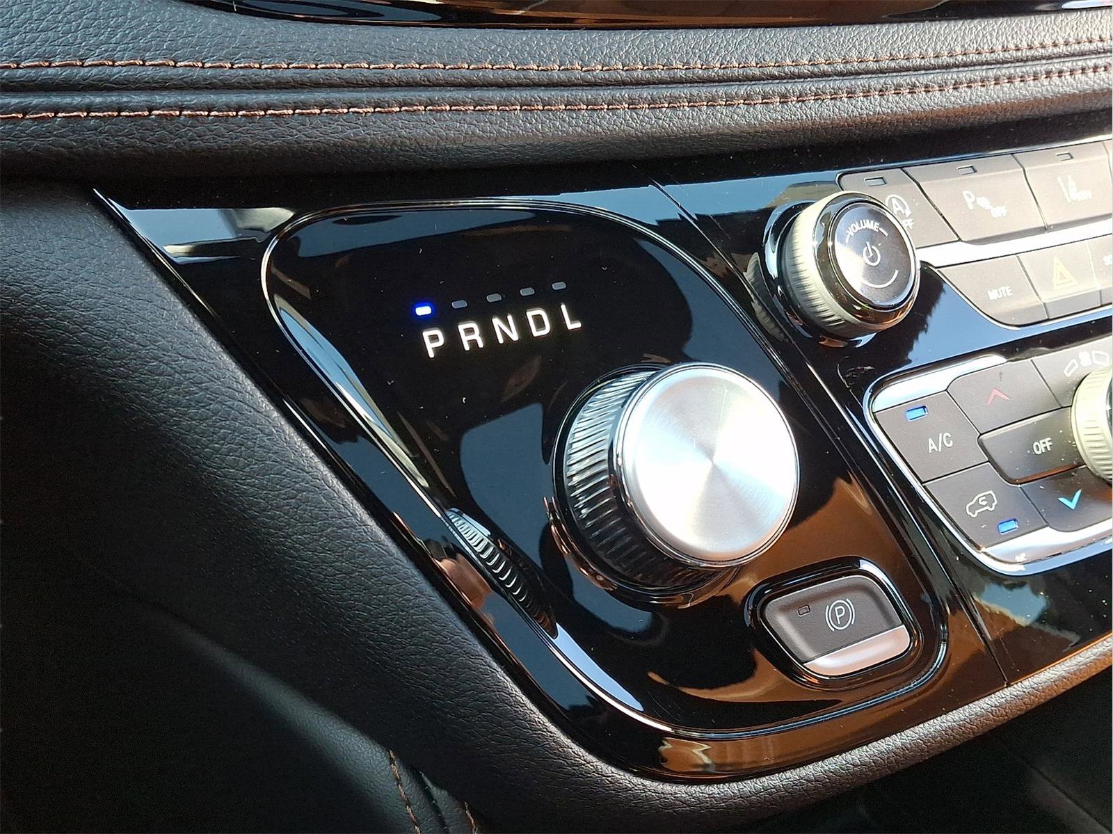 Used 2026 Chrysler Pacifica Pinnacle w/ Trailer Tow Group FWD image 30