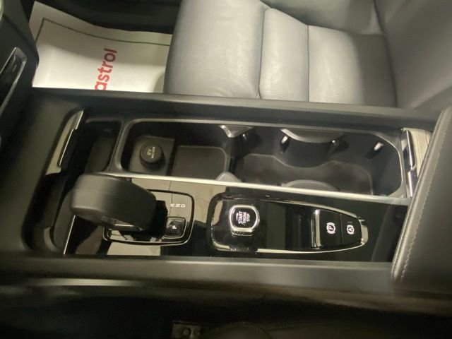 Certified 2025 Volvo XC60 B5 Plus image 27