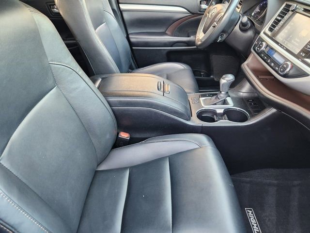 Used 2019 Toyota Highlander XLE image 19