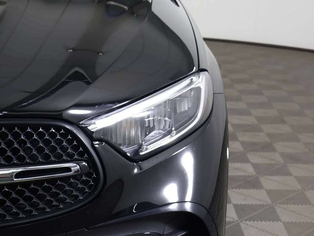 Used 2025 Mercedes-Benz GLC 300 4MATIC image 15