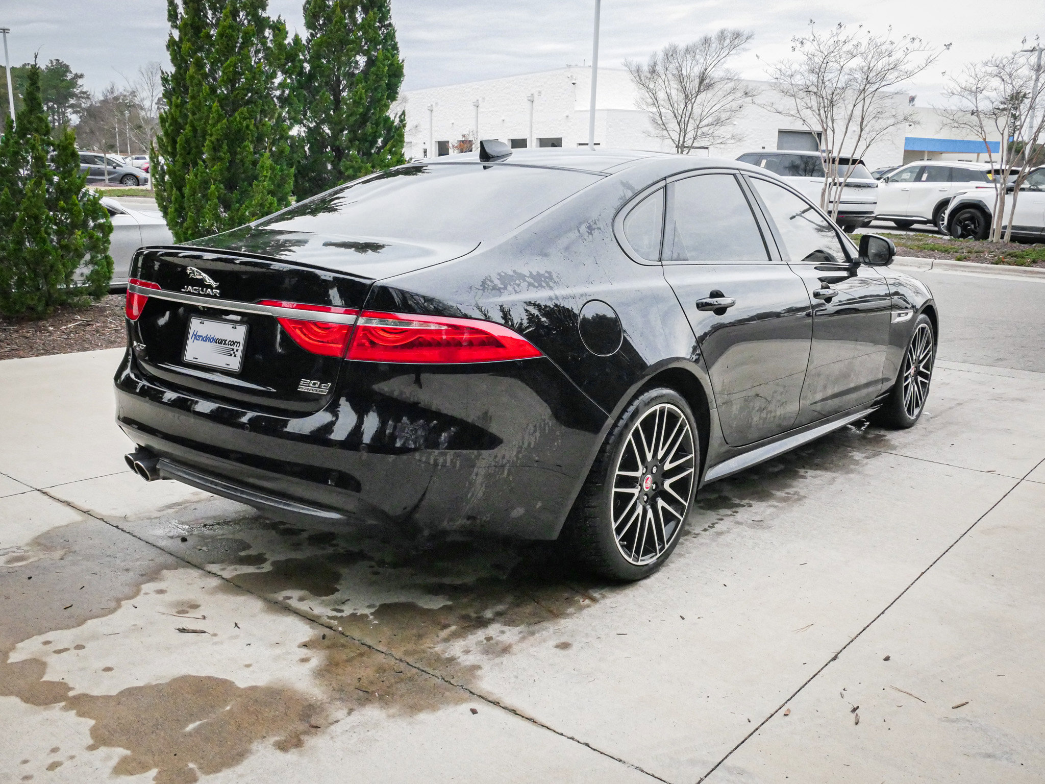 Used 2018 Jaguar XF R-Sport image 11