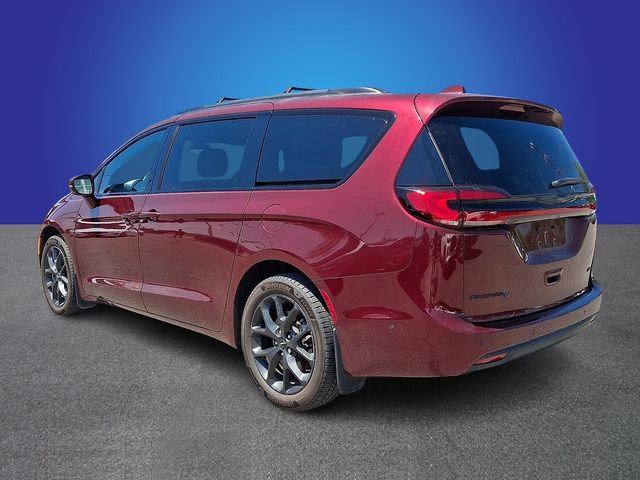 Used 2022 Chrysler Pacifica Touring-L w/ Uconnect Theater Family Group AWD/4WD image 6