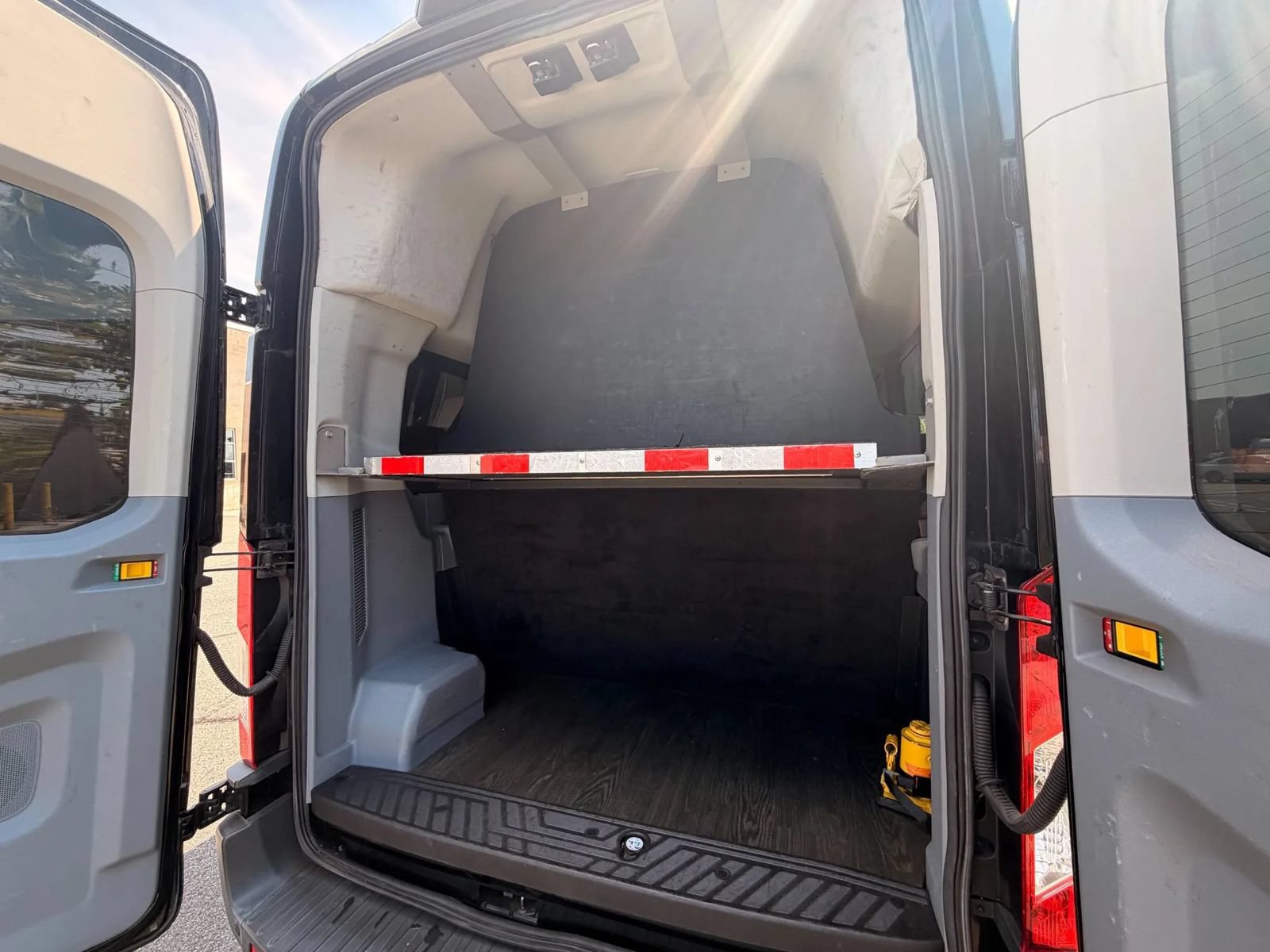 Used 2018 Ford Transit 350 XLT RWD image 8