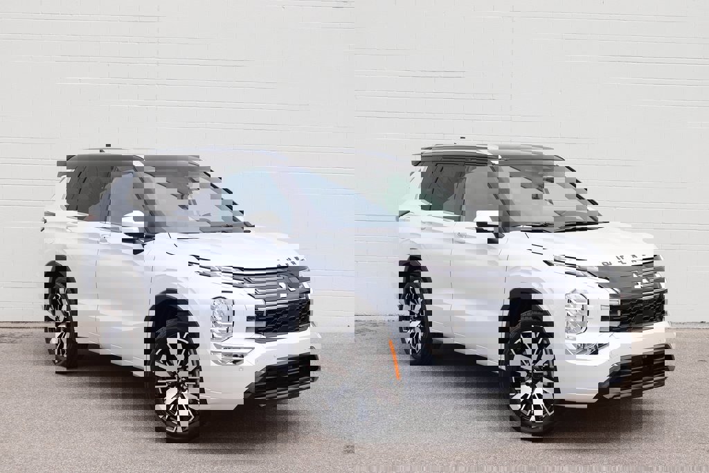 New 2025 Mitsubishi Outlander SEL
