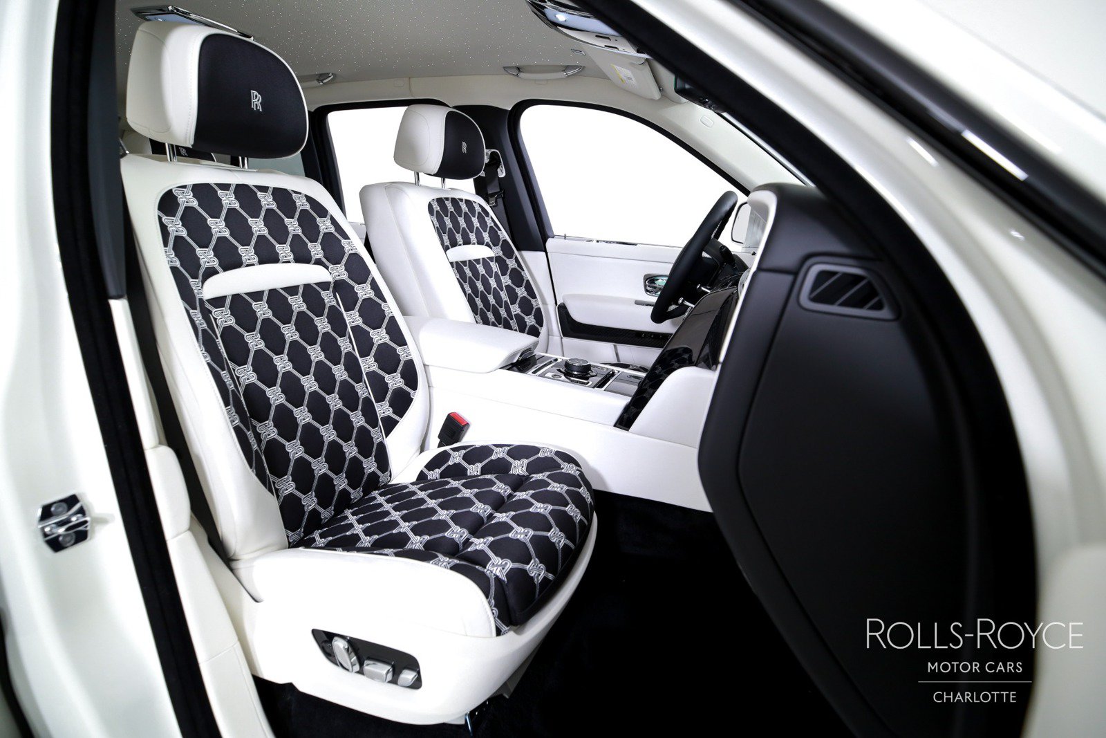 Used 2026 Rolls-Royce Cullinan AWD/4WD image 36