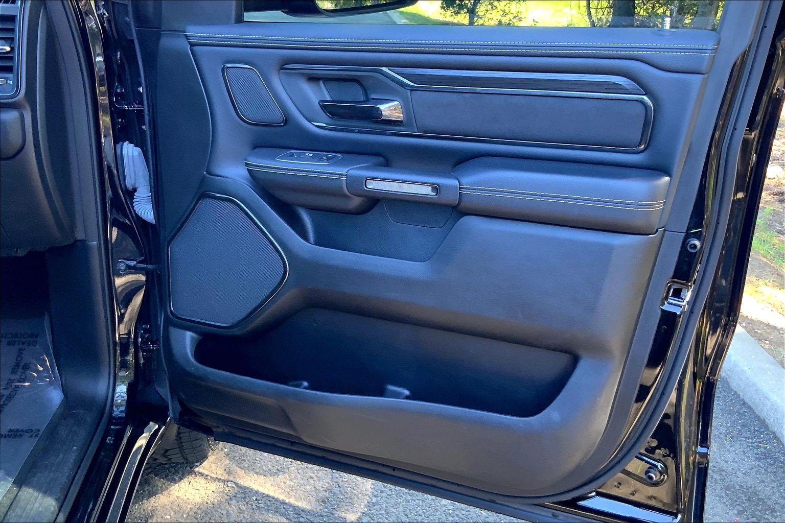 Used 2023 RAM 1500 Laramie AWD/4WD image 19