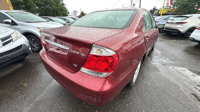Used 2005 Toyota Camry XLE w/ VSC & Side Airbag Pkg FWD image 5