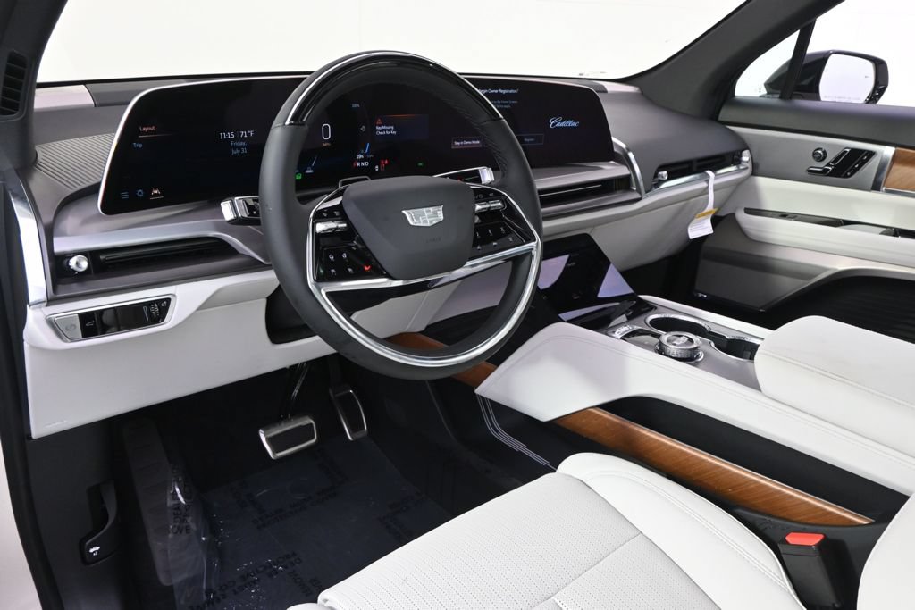 New 2027 Cadillac Vistiq Sport w/ LPO, Floor Liner Package AWD/4WD image 11