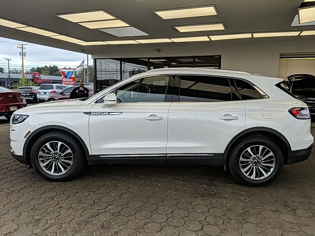 Certified 2023 Lincoln Nautilus AWD w/ Premium Package image 8