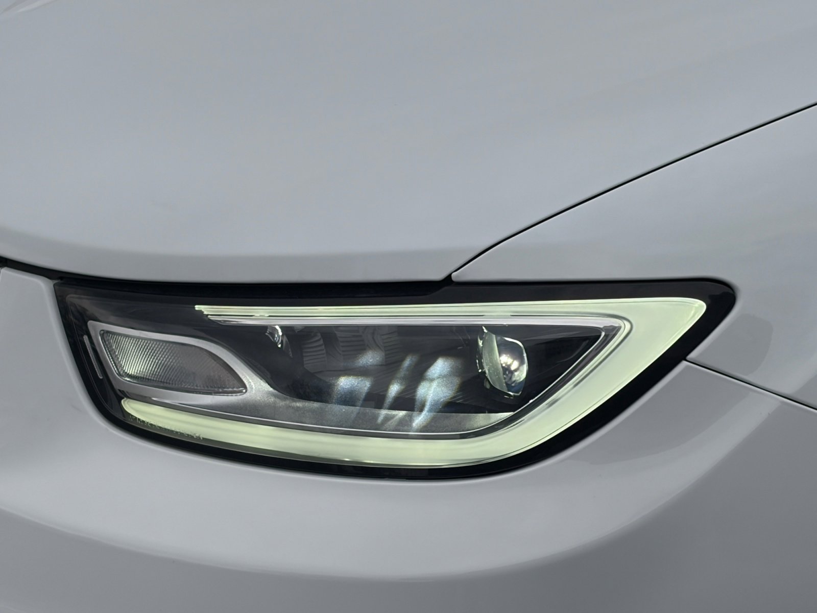 Used 2025 Chrysler Pacifica Select image 9