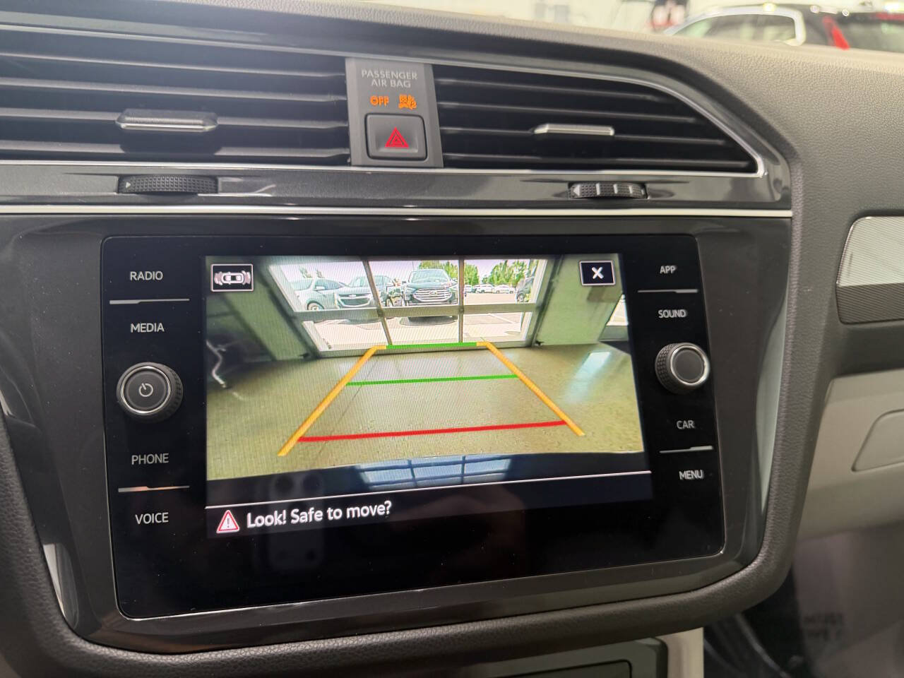 Used 2022 Volkswagen Tiguan SE AWD/4WD image 15