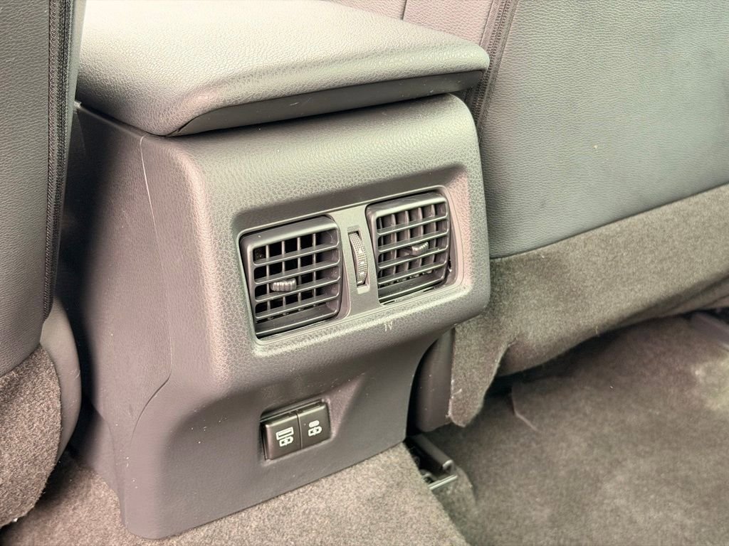 Used 2025 Toyota Camry SE FWD image 14