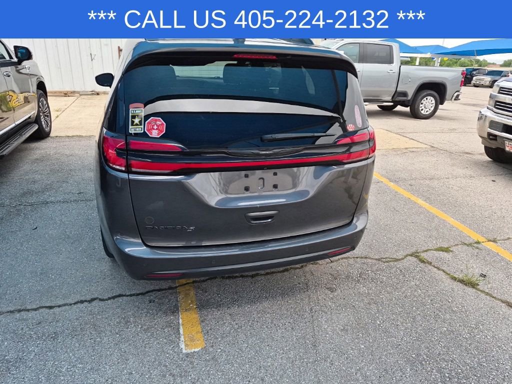 Used 2021 Chrysler Pacifica Touring w/ S Appearance Package image 10