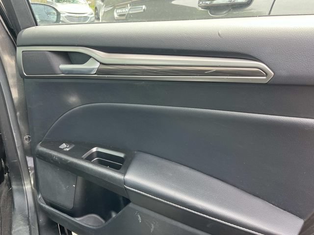 Used 2017 Ford Fusion SE w/ Fusion SE Technology Package FWD image 21