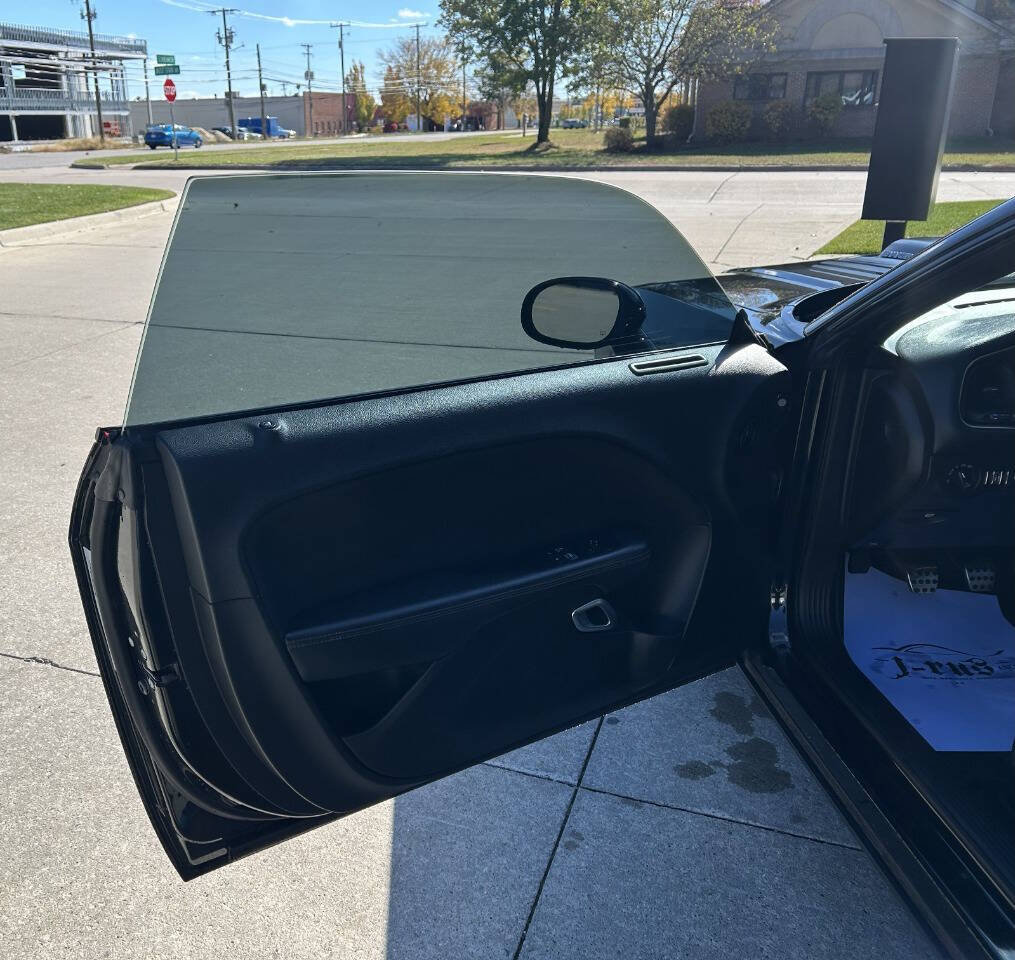 Used 2016 Dodge Challenger R/T image 36