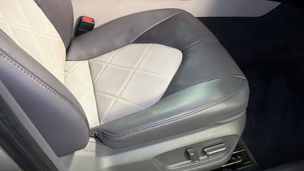 Used 2018 Toyota Camry XLE image 10