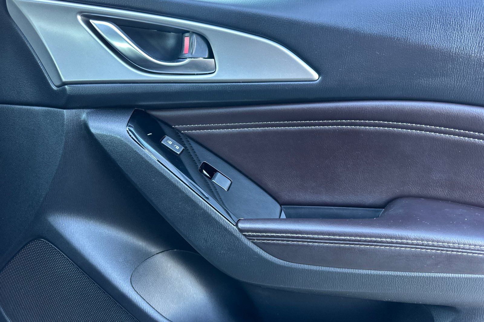 Used 2018 MAZDA MAZDA3 Touring image 19