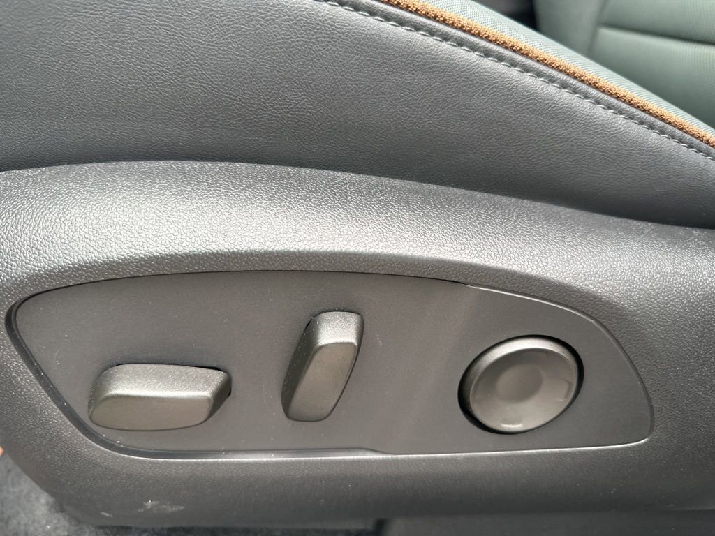 Used 2024 GMC Acadia AT4 w/ Super Cruise Package image 19