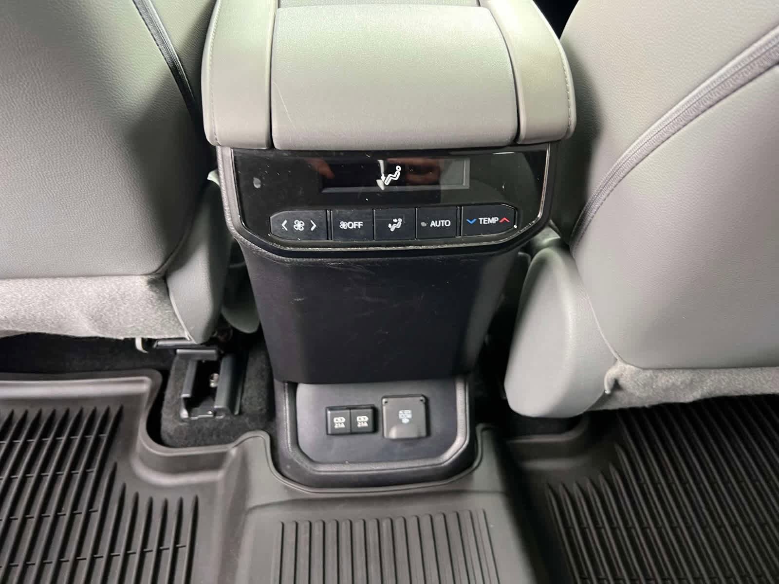 Used 2021 Toyota Highlander Limited image 20