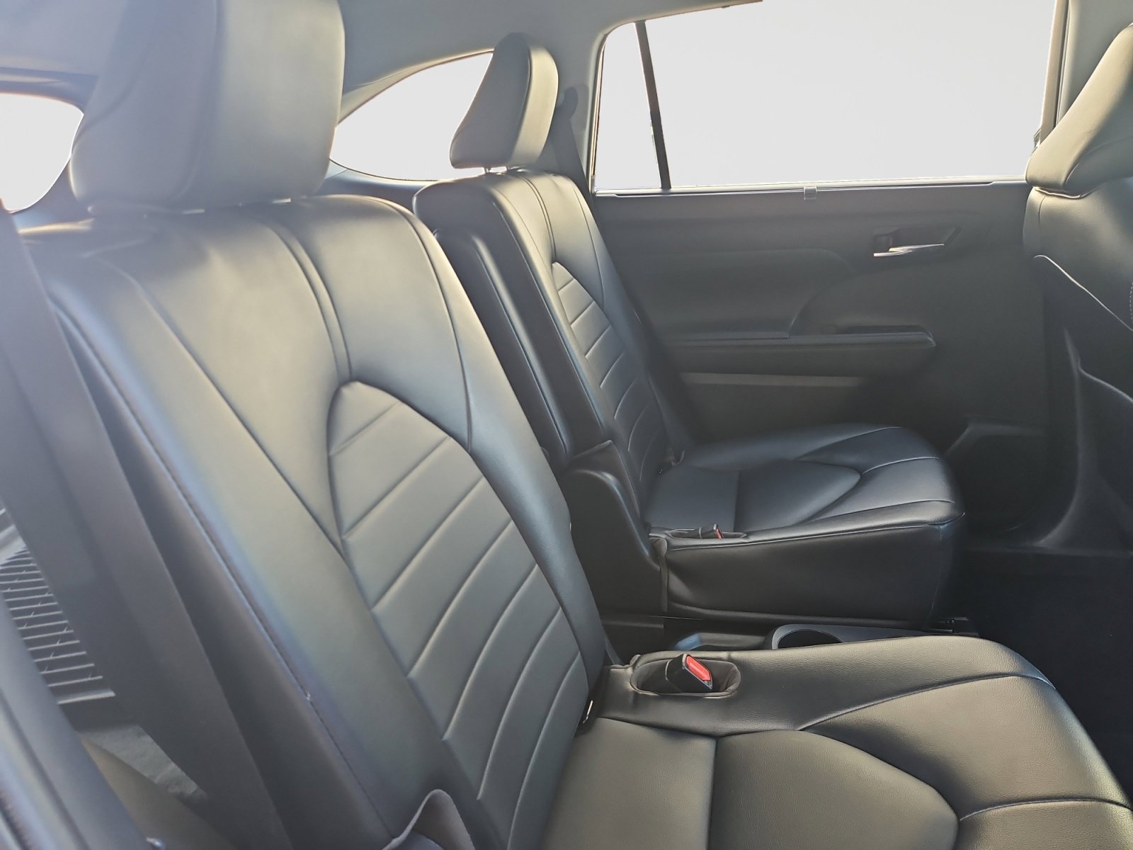 Used 2022 Toyota Highlander XLE FWD image 45