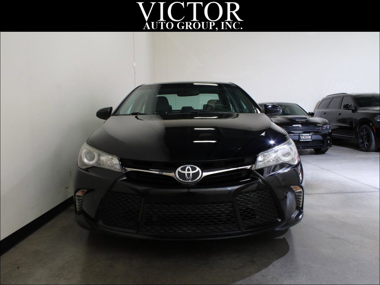 Used 2017 Toyota Camry SE image 2