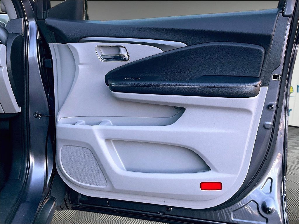Used 2018 Honda Pilot LX image 12
