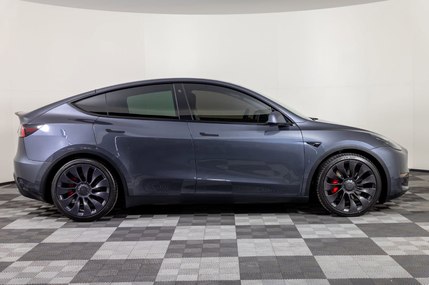 Used 2022 Tesla Model Y Performance AWD/4WD image 9