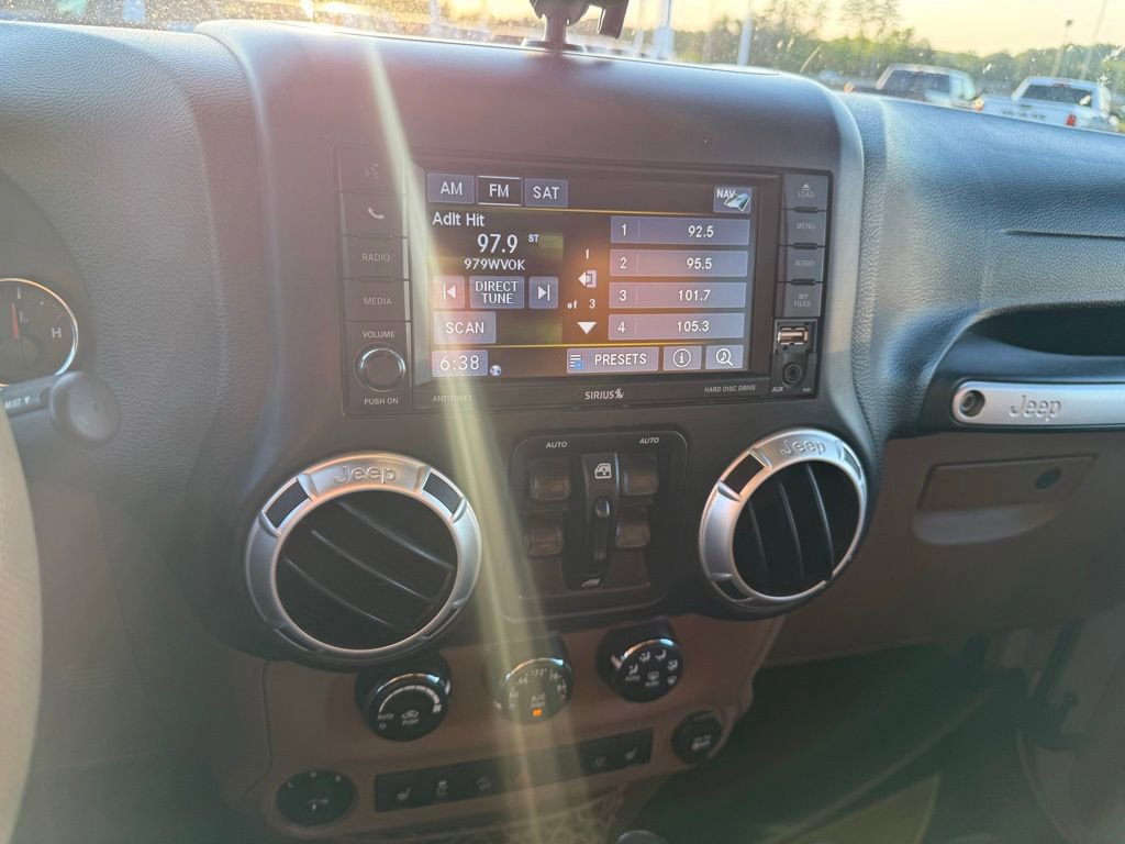 Used 2017 Jeep Wrangler Unlimited Sahara w/ Connectivity Group image 15