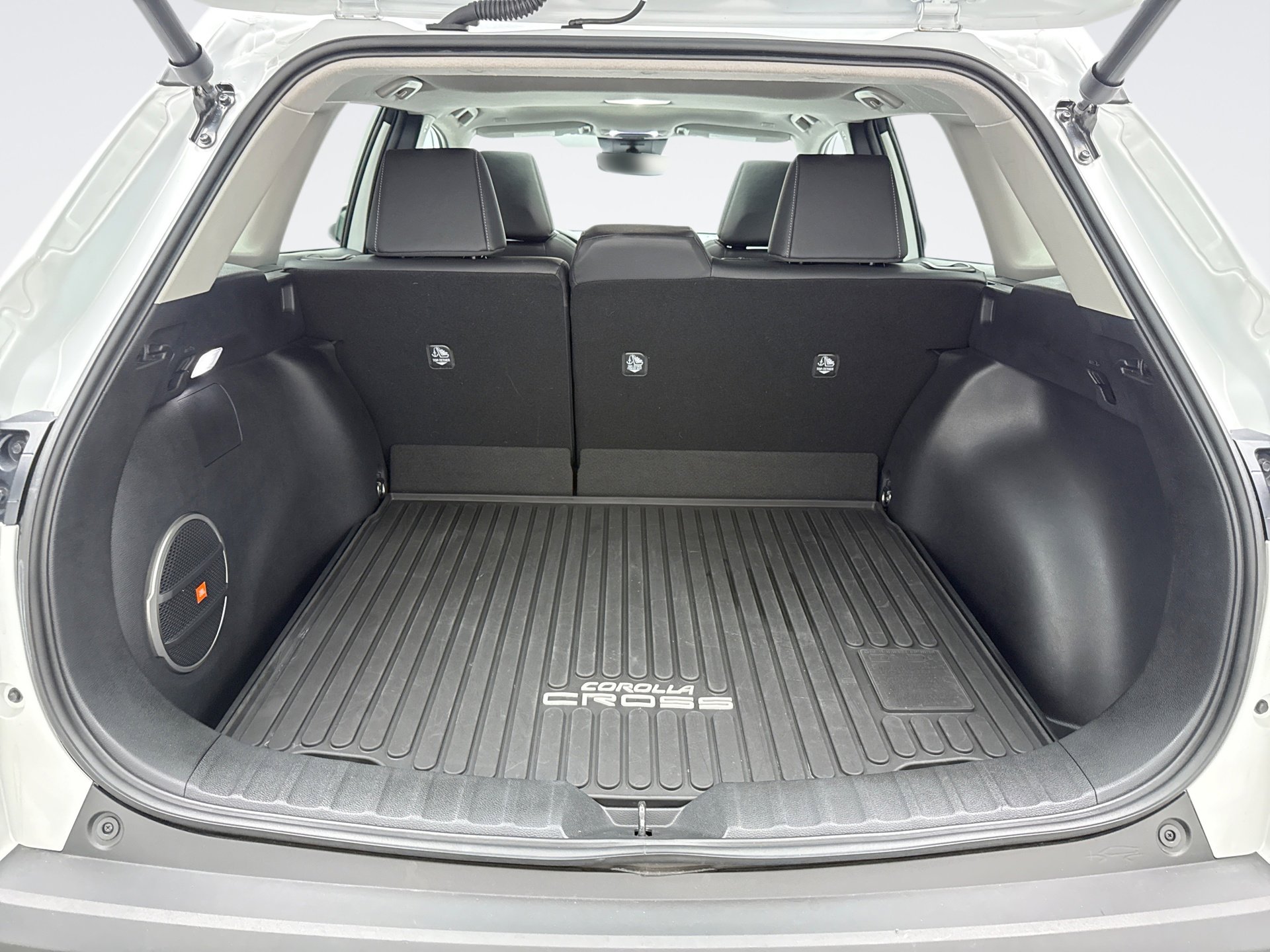 Used 2024 Toyota Corolla Cross XLE w/ Convenience Package image 24