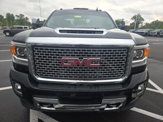 Used 2017 GMC Sierra 2500 Denali w/ Duramax Plus Package AWD/4WD image 4