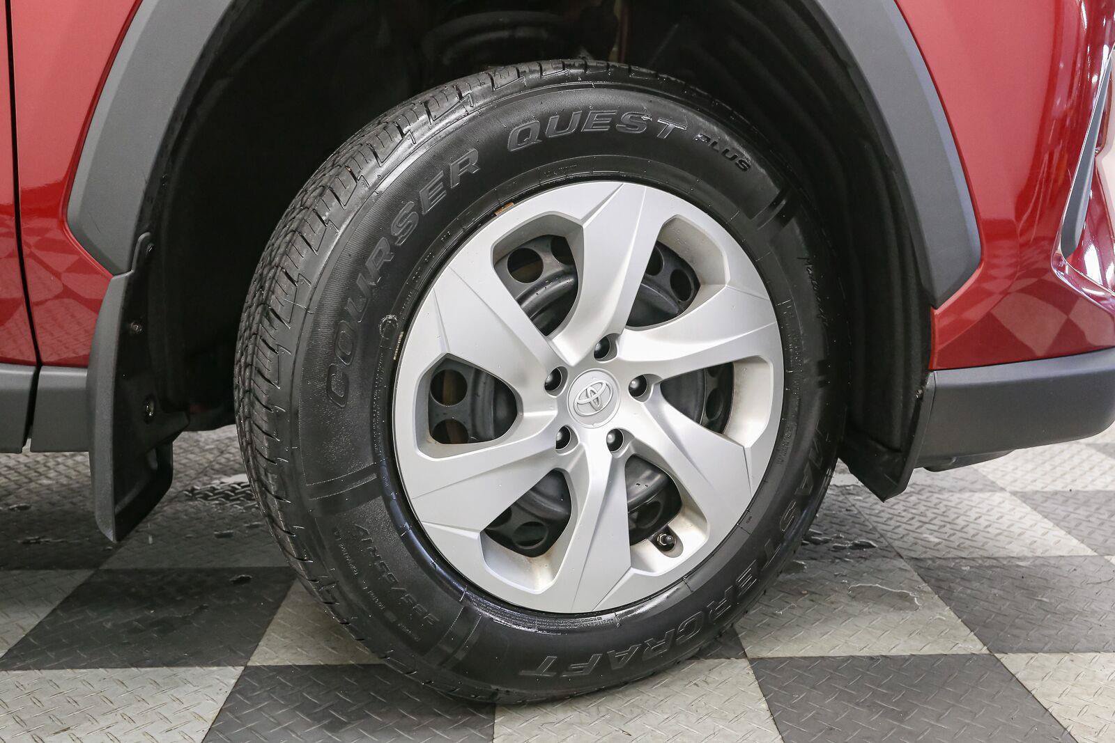 Certified 2022 Toyota RAV4 LE AWD/4WD image 16
